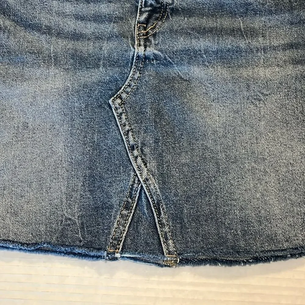 SO Blue Denim Mini Skirt Juniors Size 5 Jean Pockets Zipper Frayed Hem Y2K Edgy